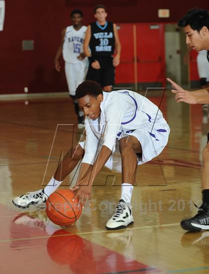 Thumbnail 2 in Villa Park vs. Vista del Lago (MaxPreps Holiday Classic) photogallery.