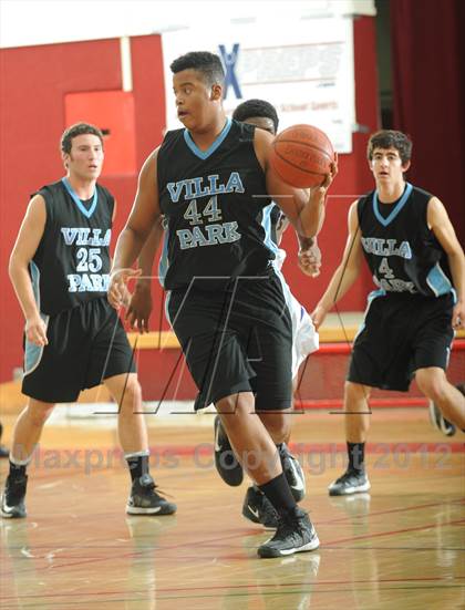 Thumbnail 2 in Villa Park vs. Vista del Lago (MaxPreps Holiday Classic) photogallery.