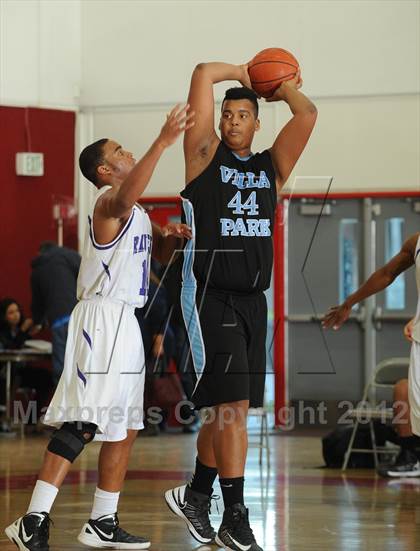 Thumbnail 1 in Villa Park vs. Vista del Lago (MaxPreps Holiday Classic) photogallery.