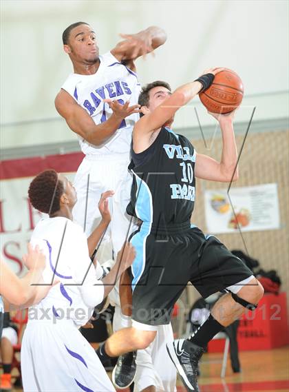Thumbnail 3 in Villa Park vs. Vista del Lago (MaxPreps Holiday Classic) photogallery.