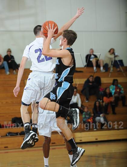 Thumbnail 3 in Villa Park vs. Vista del Lago (MaxPreps Holiday Classic) photogallery.