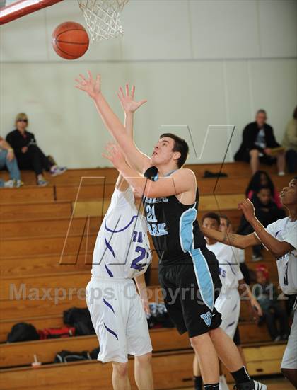 Thumbnail 3 in Villa Park vs. Vista del Lago (MaxPreps Holiday Classic) photogallery.