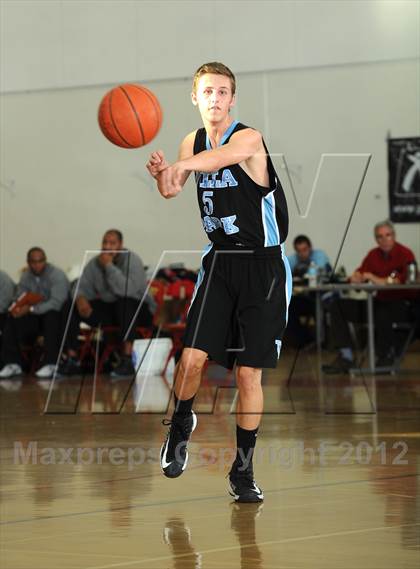 Thumbnail 3 in Villa Park vs. Vista del Lago (MaxPreps Holiday Classic) photogallery.