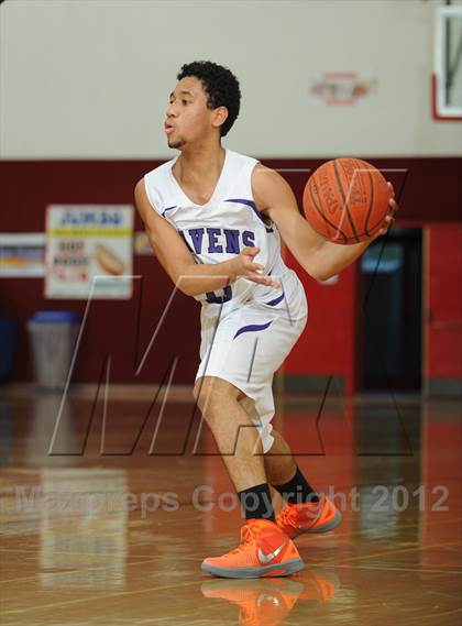 Thumbnail 1 in Villa Park vs. Vista del Lago (MaxPreps Holiday Classic) photogallery.