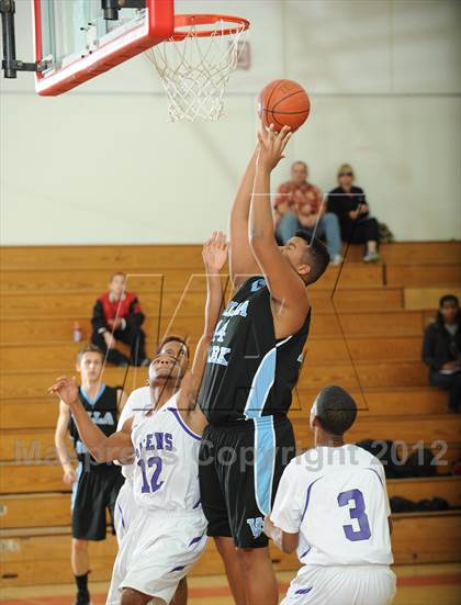 Thumbnail 2 in Villa Park vs. Vista del Lago (MaxPreps Holiday Classic) photogallery.