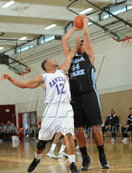 Thumbnail 2 in Villa Park vs. Vista del Lago (MaxPreps Holiday Classic) photogallery.