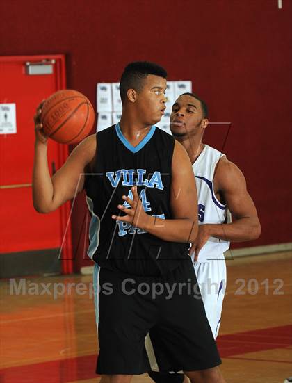 Thumbnail 3 in Villa Park vs. Vista del Lago (MaxPreps Holiday Classic) photogallery.
