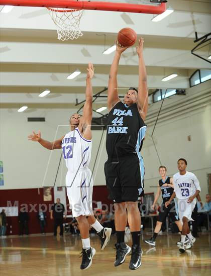 Thumbnail 3 in Villa Park vs. Vista del Lago (MaxPreps Holiday Classic) photogallery.