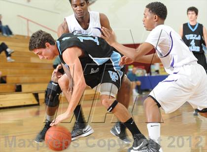 Thumbnail 3 in Villa Park vs. Vista del Lago (MaxPreps Holiday Classic) photogallery.