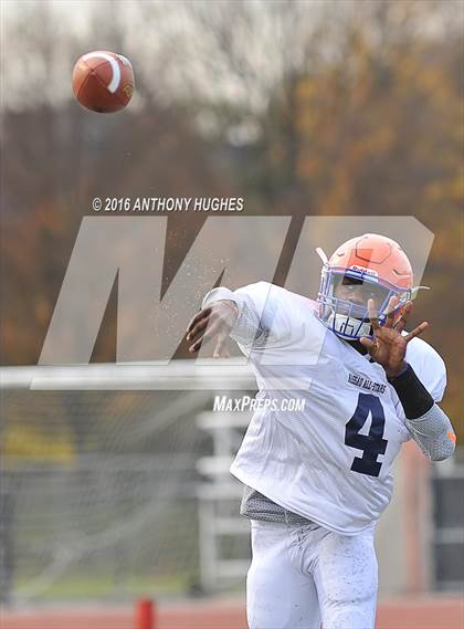 Thumbnail 2 in Nassau County Senior Game (Conference I&IV vs Conference II&III) photogallery.