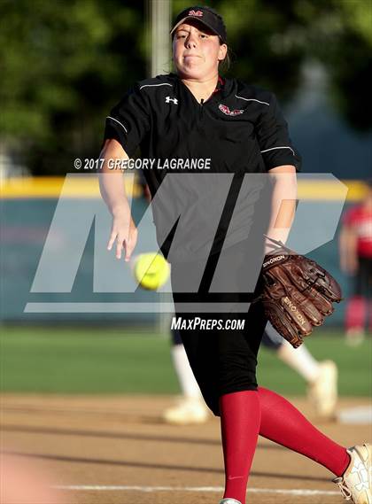 Thumbnail 2 in Martin vs Keller photogallery.