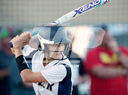 Thumbnail 3 in Martin vs Keller photogallery.