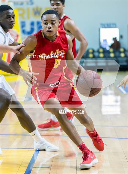 Thumbnail 2 in Mountain View vs. Berkeley (Warriors Nor-Cal Invitational) photogallery.