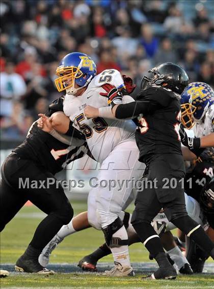 Thumbnail 3 in El Toro vs. Tustin (CIF SS Southwest Division Final)  photogallery.