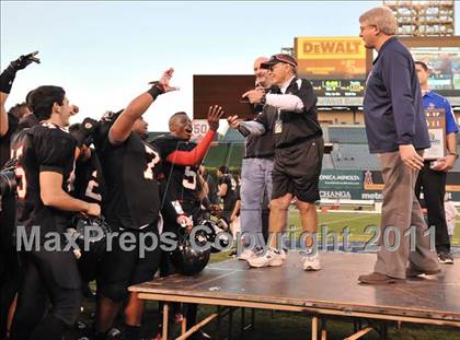 Thumbnail 2 in El Toro vs. Tustin (CIF SS Southwest Division Final)  photogallery.