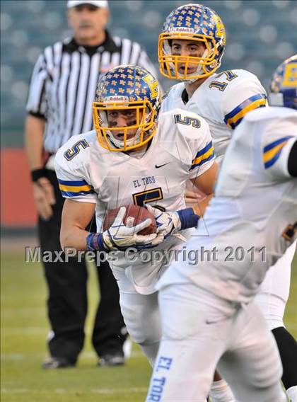 Thumbnail 3 in El Toro vs. Tustin (CIF SS Southwest Division Final)  photogallery.