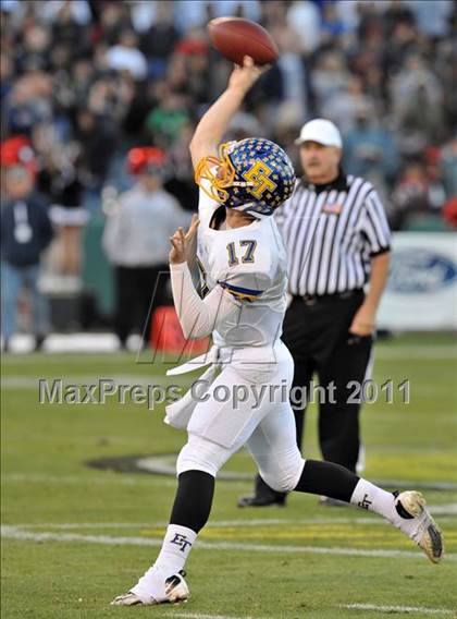 Thumbnail 1 in El Toro vs. Tustin (CIF SS Southwest Division Final)  photogallery.