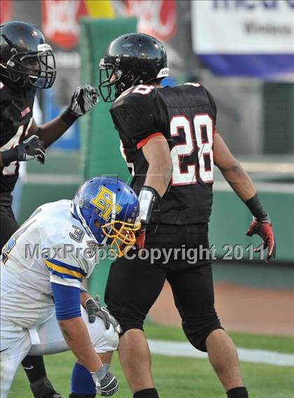 Thumbnail 3 in El Toro vs. Tustin (CIF SS Southwest Division Final)  photogallery.