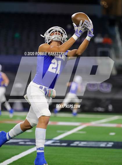 Thumbnail 2 in Windthorst vs. Mart (UIL 2A Division 1 State Final) photogallery.
