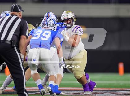 Thumbnail 3 in Windthorst vs. Mart (UIL 2A Division 1 State Final) photogallery.