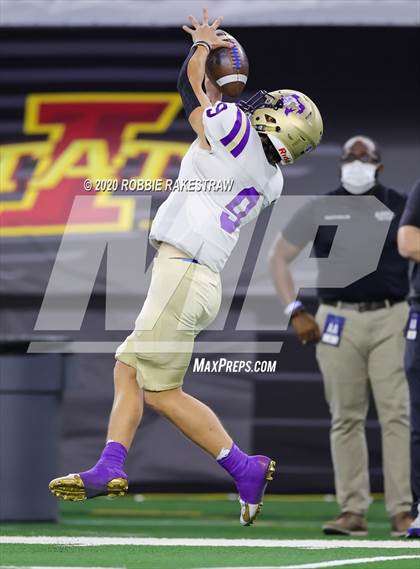 Thumbnail 2 in Windthorst vs. Mart (UIL 2A Division 1 State Final) photogallery.