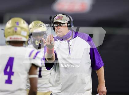 Thumbnail 3 in Windthorst vs. Mart (UIL 2A Division 1 State Final) photogallery.