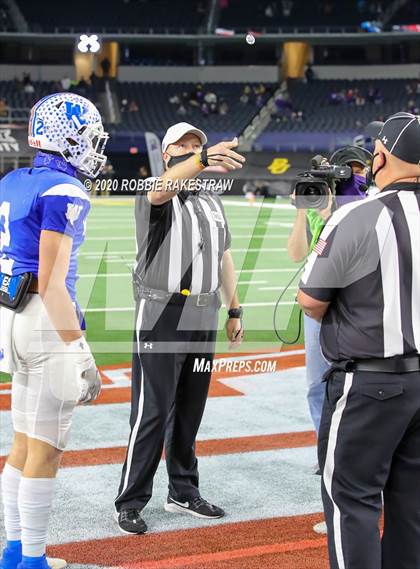 Thumbnail 3 in Windthorst vs. Mart (UIL 2A Division 1 State Final) photogallery.