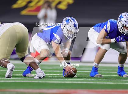 Thumbnail 3 in Windthorst vs. Mart (UIL 2A Division 1 State Final) photogallery.
