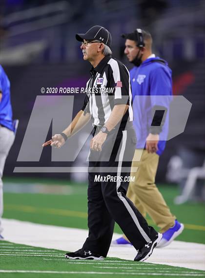 Thumbnail 2 in Windthorst vs. Mart (UIL 2A Division 1 State Final) photogallery.