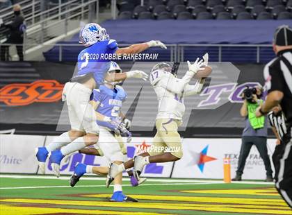 Thumbnail 1 in Windthorst vs. Mart (UIL 2A Division 1 State Final) photogallery.