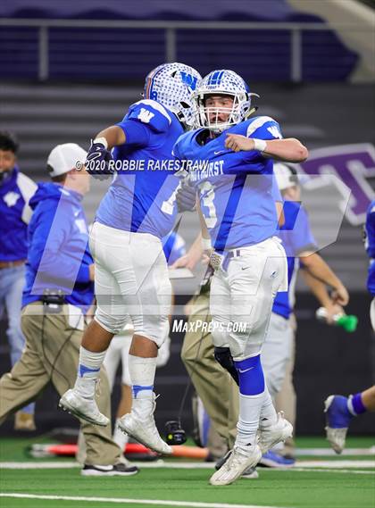 Thumbnail 1 in Windthorst vs. Mart (UIL 2A Division 1 State Final) photogallery.
