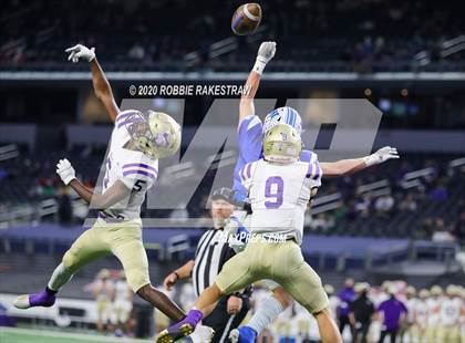 Thumbnail 1 in Windthorst vs. Mart (UIL 2A Division 1 State Final) photogallery.
