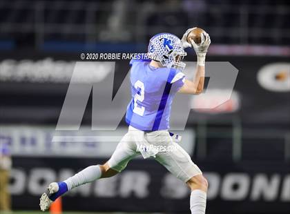 Thumbnail 2 in Windthorst vs. Mart (UIL 2A Division 1 State Final) photogallery.