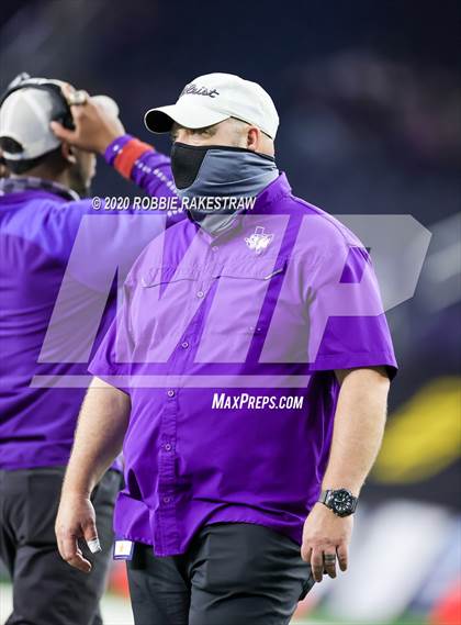 Thumbnail 1 in Windthorst vs. Mart (UIL 2A Division 1 State Final) photogallery.