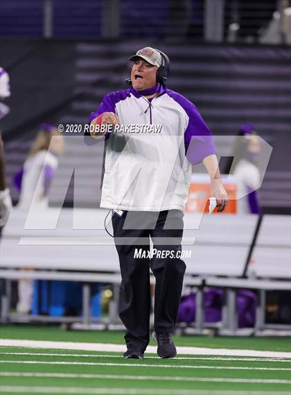 Thumbnail 1 in Windthorst vs. Mart (UIL 2A Division 1 State Final) photogallery.