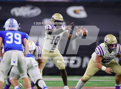 Thumbnail 3 in Windthorst vs. Mart (UIL 2A Division 1 State Final) photogallery.
