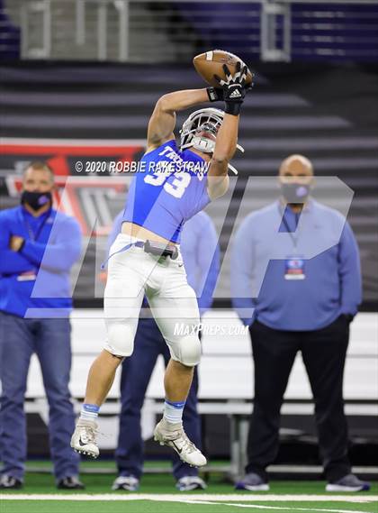 Thumbnail 3 in Windthorst vs. Mart (UIL 2A Division 1 State Final) photogallery.