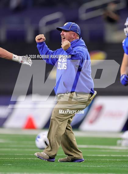 Thumbnail 2 in Windthorst vs. Mart (UIL 2A Division 1 State Final) photogallery.