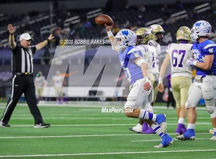 Thumbnail 3 in Windthorst vs. Mart (UIL 2A Division 1 State Final) photogallery.