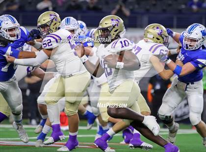 Thumbnail 1 in Windthorst vs. Mart (UIL 2A Division 1 State Final) photogallery.