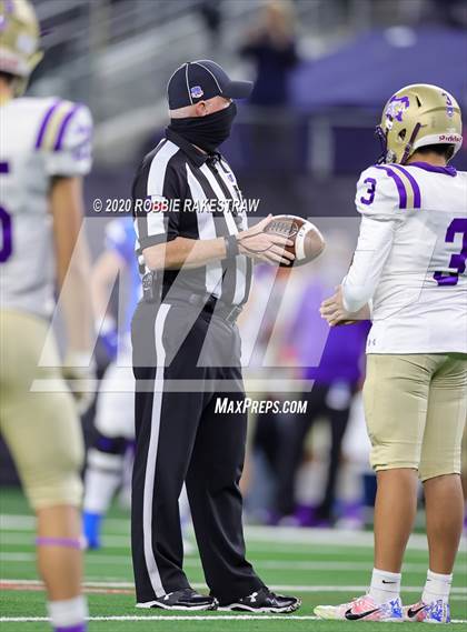 Thumbnail 3 in Windthorst vs. Mart (UIL 2A Division 1 State Final) photogallery.