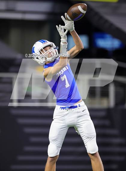 Thumbnail 1 in Windthorst vs. Mart (UIL 2A Division 1 State Final) photogallery.