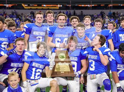 Thumbnail 1 in Windthorst vs. Mart (UIL 2A Division 1 State Final) photogallery.