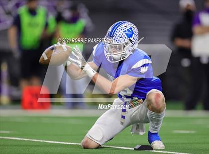 Thumbnail 2 in Windthorst vs. Mart (UIL 2A Division 1 State Final) photogallery.