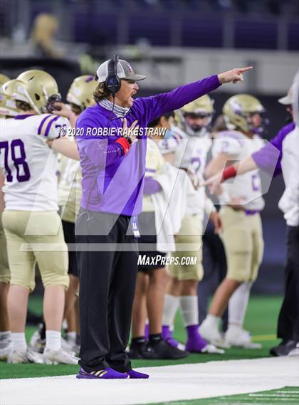 Thumbnail 3 in Windthorst vs. Mart (UIL 2A Division 1 State Final) photogallery.