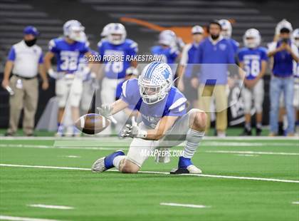 Thumbnail 3 in Windthorst vs. Mart (UIL 2A Division 1 State Final) photogallery.