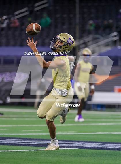 Thumbnail 1 in Windthorst vs. Mart (UIL 2A Division 1 State Final) photogallery.