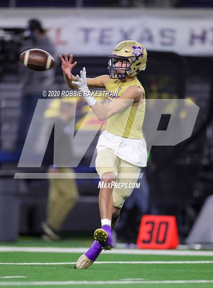 Thumbnail 3 in Windthorst vs. Mart (UIL 2A Division 1 State Final) photogallery.