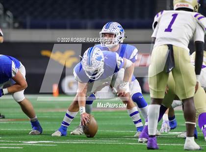 Thumbnail 1 in Windthorst vs. Mart (UIL 2A Division 1 State Final) photogallery.