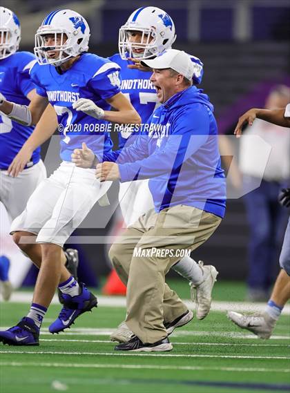 Thumbnail 3 in Windthorst vs. Mart (UIL 2A Division 1 State Final) photogallery.